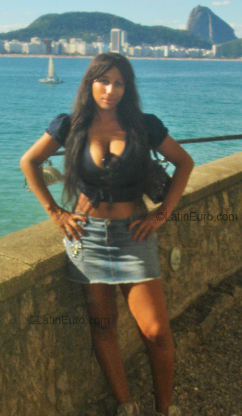 Date this fun Brazil girl Thais from Rio De Janeiro BR6010