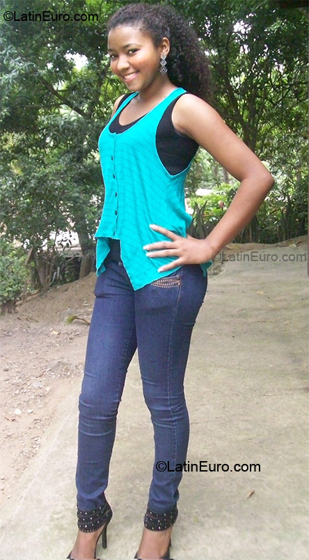 Date this lovely Honduras girl Yessi from La Ceiba HN402