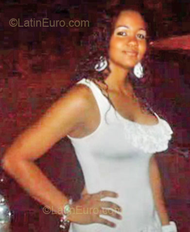 Date this attractive Colombia girl Lucinda from Cartagena CO7938