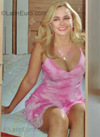 Date this voluptuous Colombia girl Martha from Cartagena CO7967