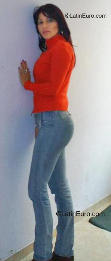 Date this exotic Colombia girl Luz from Cartagena CO8137