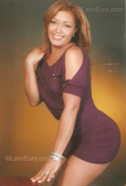 Date this attractive Colombia girl Nacira from Cartagena CO8168