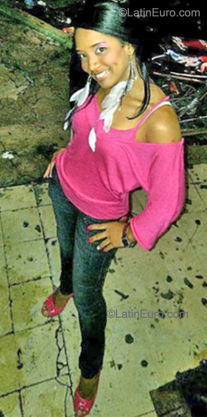 Date this sultry Dominican Republic girl Lissette caroli from Santo Domingo DO9525