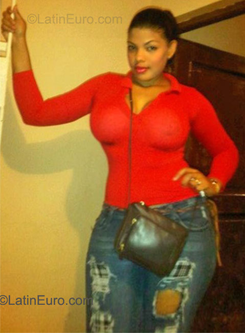 Date this attractive Dominican Republic girl Carolina from Santo Domingo DO9533