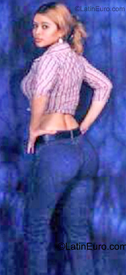 Date this young Honduras girl Esmeralda from San Pedro Sula HN441