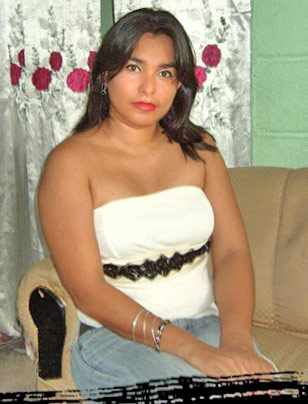 Date this nice looking Honduras girl Vari from San Pedro Sula HN445