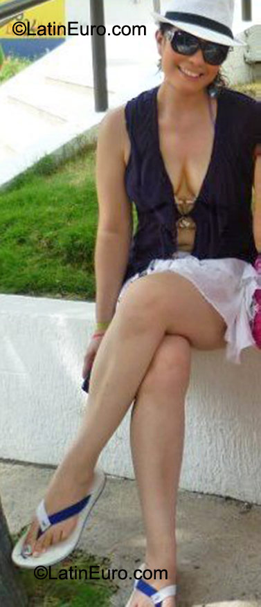 Date this young Colombia girl Diana from Bucaramanga CO8346