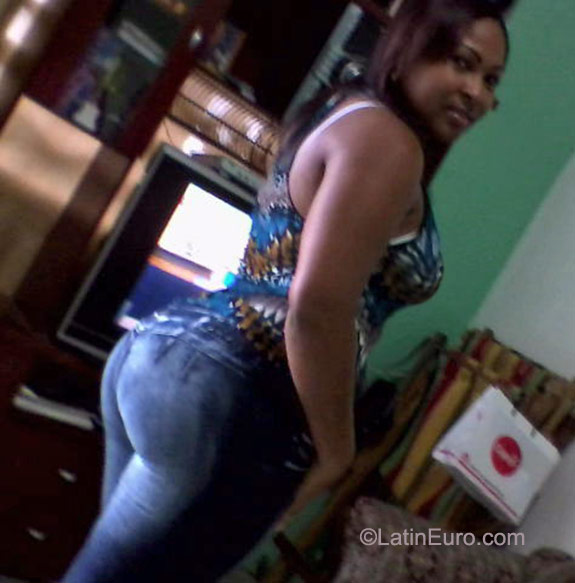 Date this voluptuous Panama girl Yina from Panama City PA172