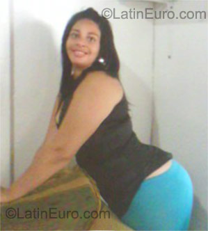 Date this stunning Dominican Republic girl Yunny from La Romana DO9634