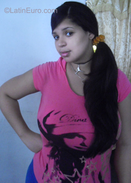 Date this delightful Dominican Republic girl Yubelkys from Santiago DO9654