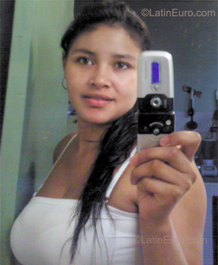 Date this pretty Colombia girl Leidy from Manizales CO8383