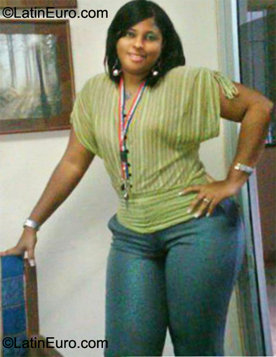 Date this fun Dominican Republic girl Navieli from Santo Domingo DO9693