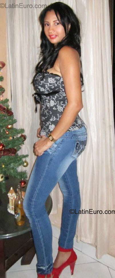 Date this georgeous Colombia girl Bery from Cartagena CO9451