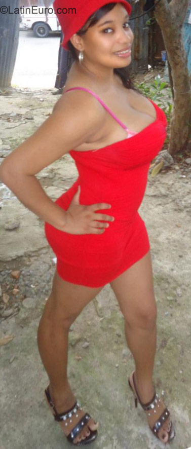 Date this stunning Dominican Republic girl Catherin from Santiago DO9784