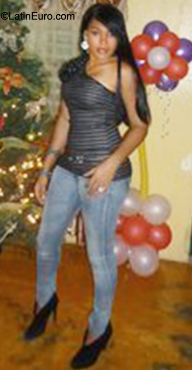 Date this sultry Dominican Republic girl Vanessa from Santo Domingo DO9796