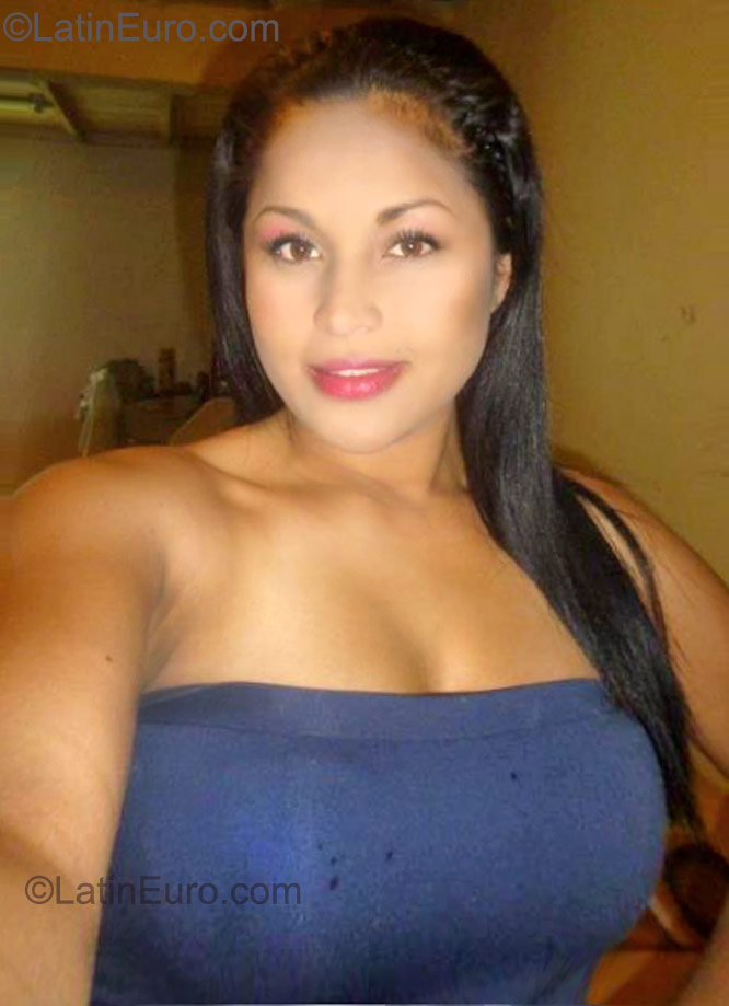 Date this pretty Colombia girl Luna from Bogota CO8527