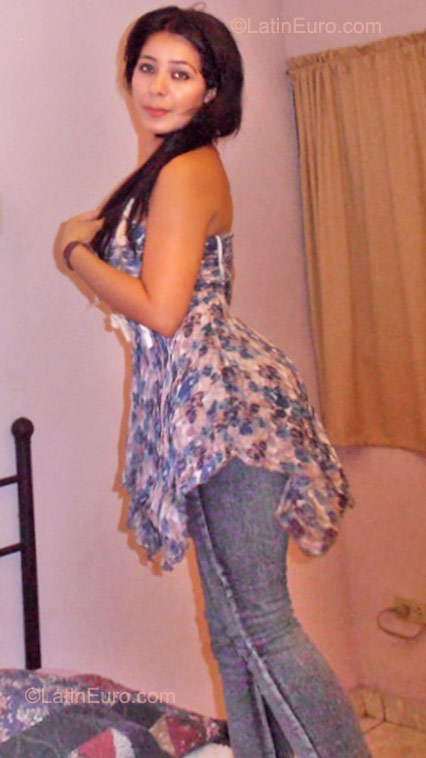 Date this gorgeous Honduras girl Pamelsa from Cortes HN482