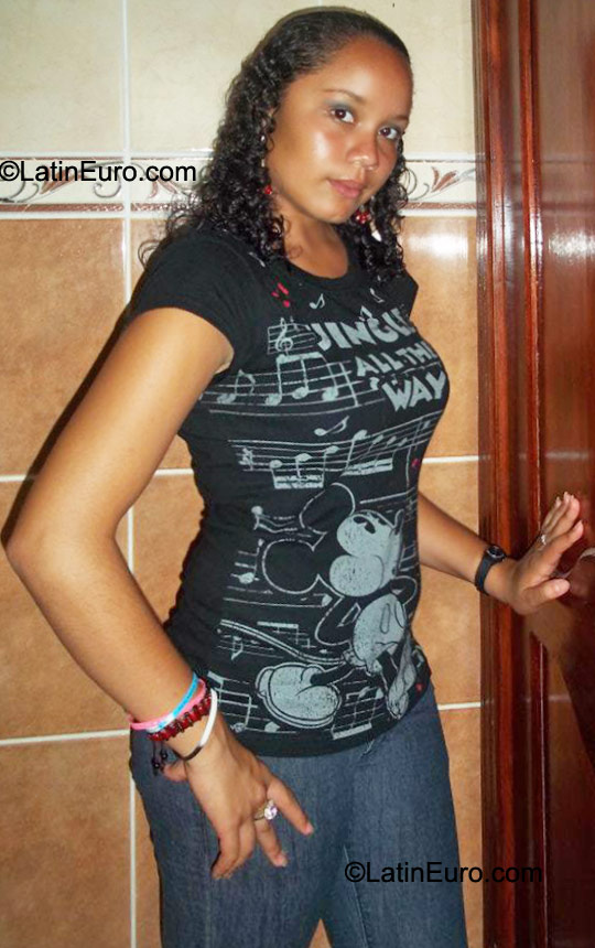 Date this georgeous Honduras girl Delma from Tegucigalpa HN484