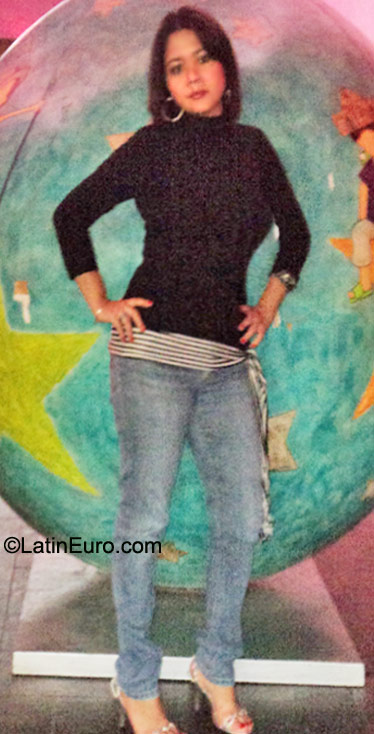 Date this lovely El Salvador girl Mercedes from San Salvador SV25