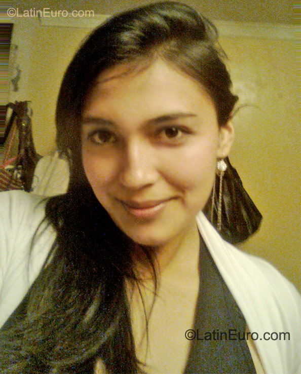 Date this young Colombia girl Yuly from Bogota CO8597