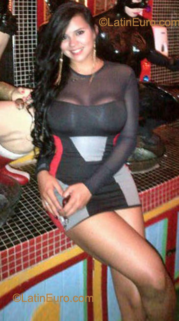 Date this sultry Colombia girl Lina1985 from Medellin CO9385