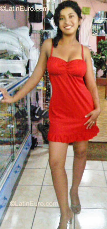 Date this georgeous Honduras girl Karerine from Tegucigalpa HN707