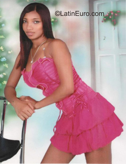 Date this exotic Dominican Republic girl Anny from Santo Domingo DO9942