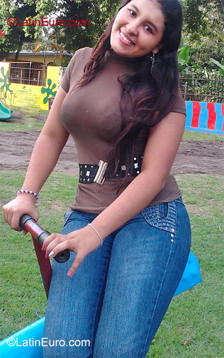 Date this voluptuous Panama girl Yeraldine from Panama PA201