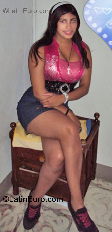 Date this gorgeous Colombia girl Luisa Fernanda from Cali CO8801