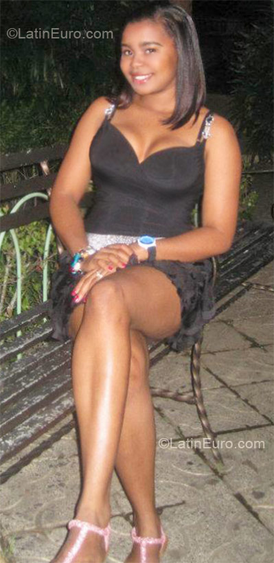 Date this gorgeous Dominican Republic girl Ruth from Santo Domingo DO10074