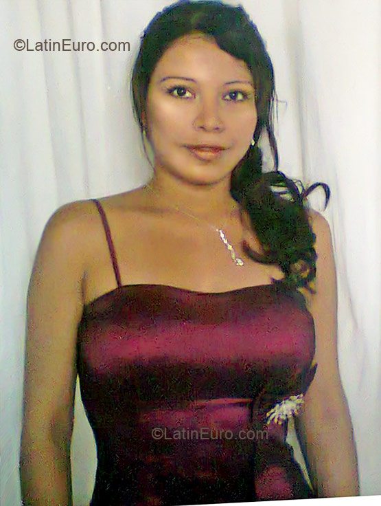 Date this young Colombia girl Viviana from Cali CO8966