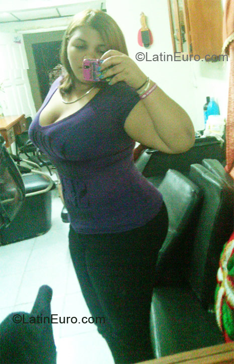 Date this delightful Dominican Republic girl Mary from Santo Domingo DO10423