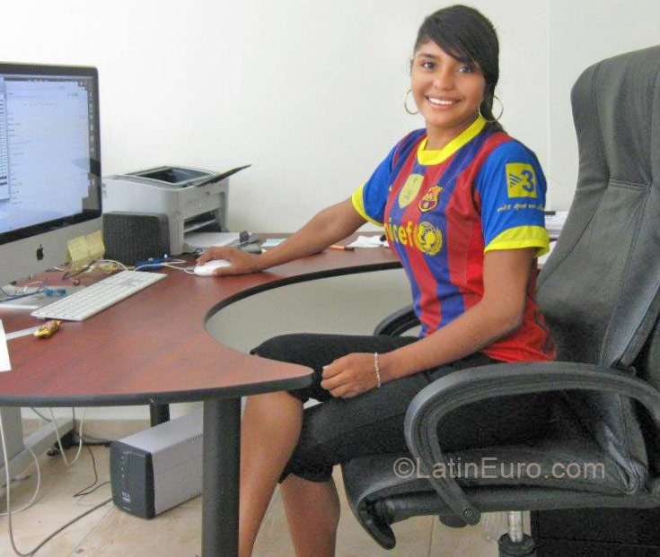 Date this pretty Honduras girl Angie from San Pedro Sula HN526