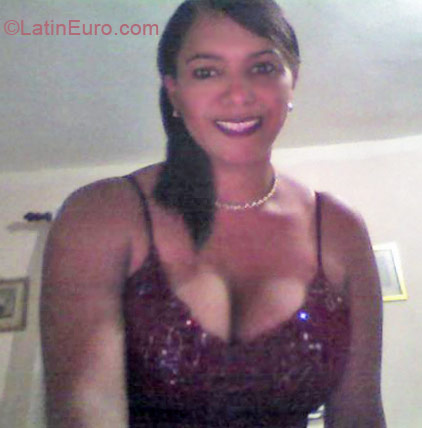 Date this gorgeous Dominican Republic girl Yully from Santo Domingo DO10133