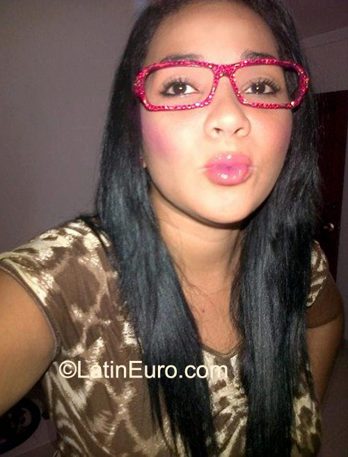 Date this young Colombia girl Estefany from Santa Marta CO9116