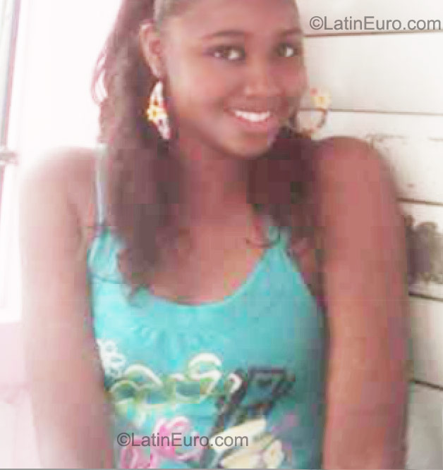 Date this athletic Dominican Republic girl Nicole from Santo Domingo DO10238