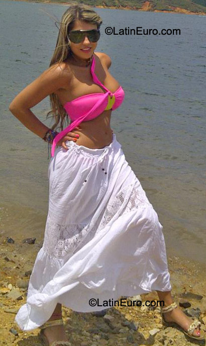 Date this nice looking Colombia girl Andrejmd from Pereira CO9193