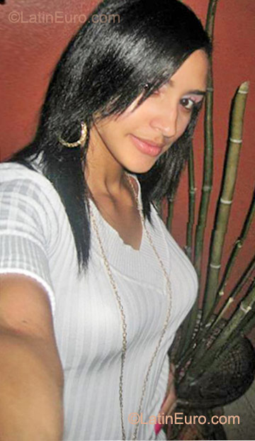 Date this nice looking Dominican Republic girl Leisy from Jarabacoa DO11541