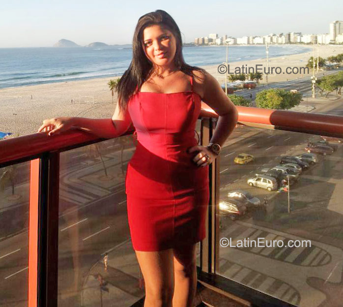 Date this athletic Brazil girl Emerian from Rio de Janeiro BR6305