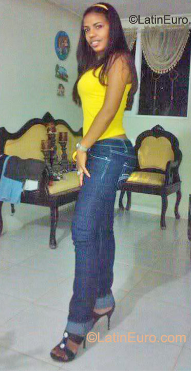 Date this cute Dominican Republic girl Yoselin from Santiago DO25334