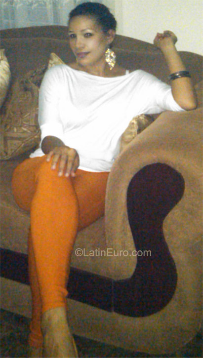 Date this young Dominican Republic girl Noemi from Bonao DO10346