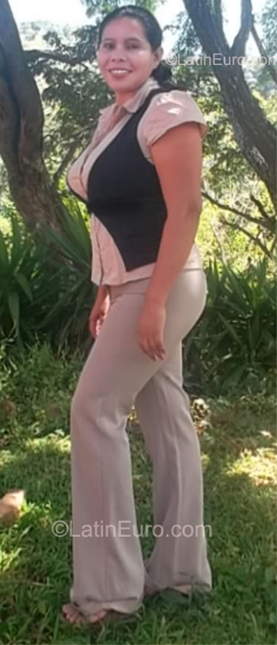 Date this lovely El Salvador girl Sonia from El Salvador SV34
