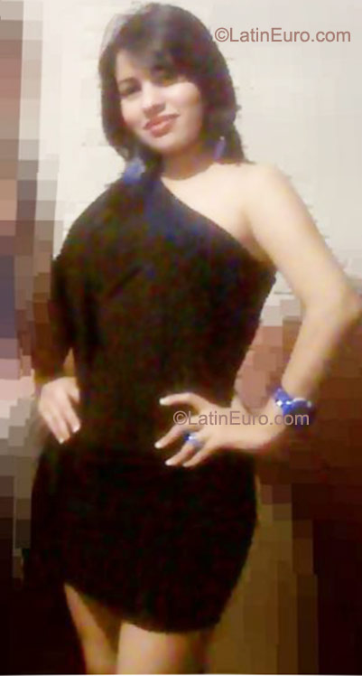 Date this lovely Honduras girl Claudia from San Pedro Sula HN586