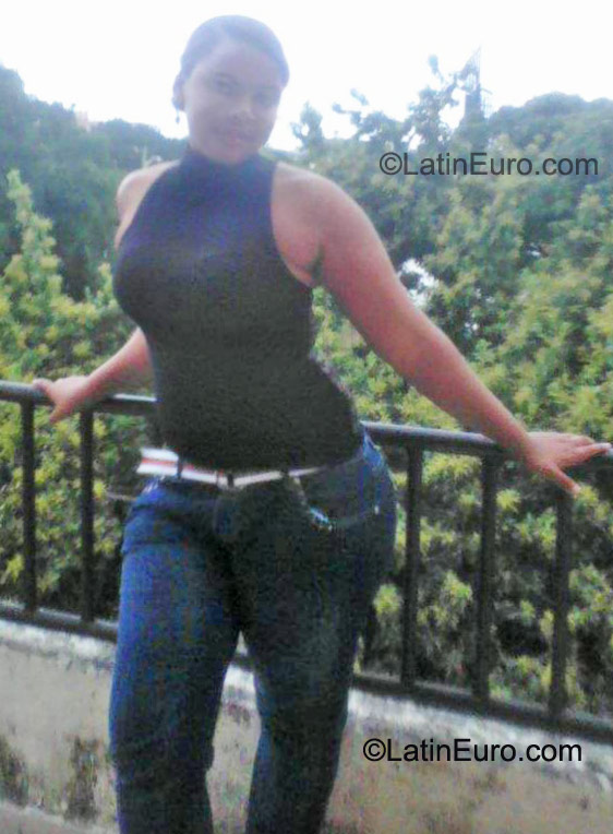 Date this fun Dominican Republic girl Heny from Santo Domingo DO10385