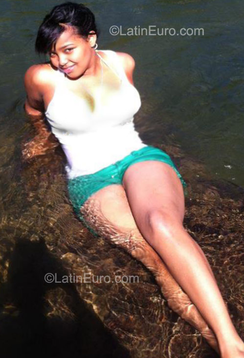 Date this good-looking Dominican Republic girl Rebeca from Santiago DO10395