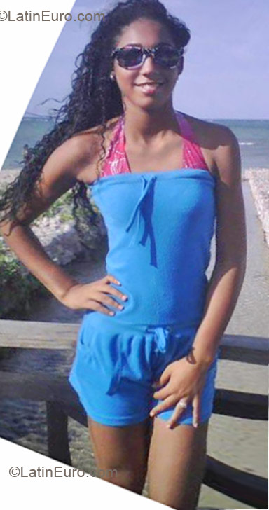 Date this tall Dominican Republic girl Diana from Santiago DO10418