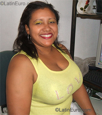 Date this georgeous Dominican Republic girl Noemi from Santiago DO10422