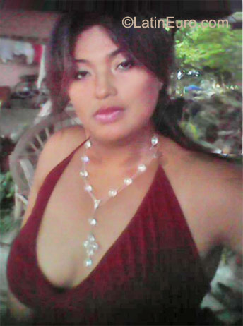 Date this voluptuous Panama girl Maria from Panama City PA393