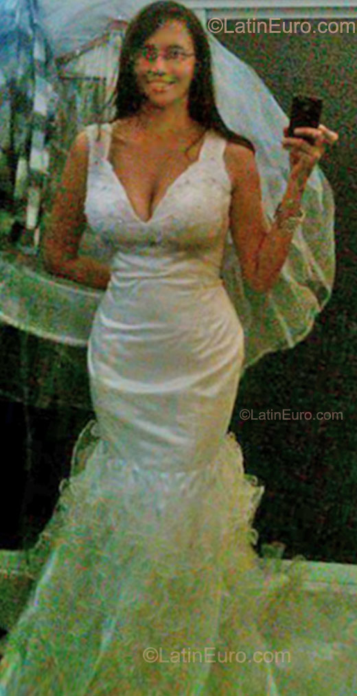 Date this delightful Dominican Republic girl Enibal from Santo Domingo DO10459