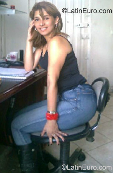 Date this happy Colombia girl Luna from Medellin CO9494